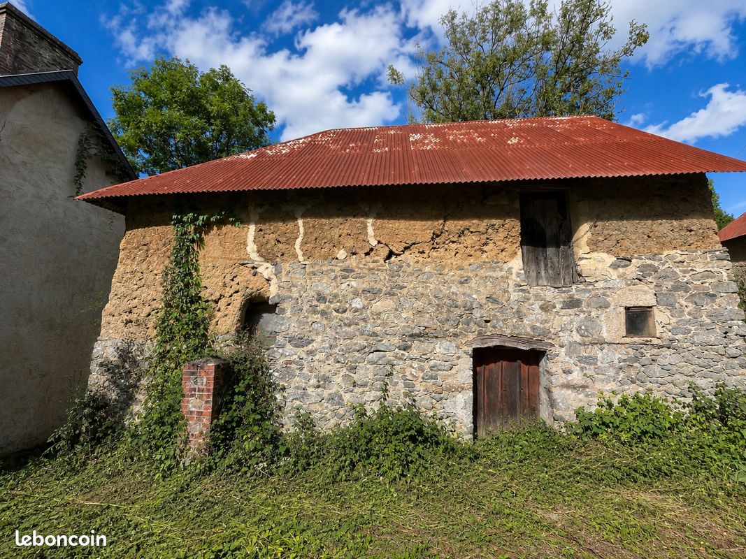 Vend terrain agricole et grange · à Saint-Sauveur-Villages · 17 000 €
