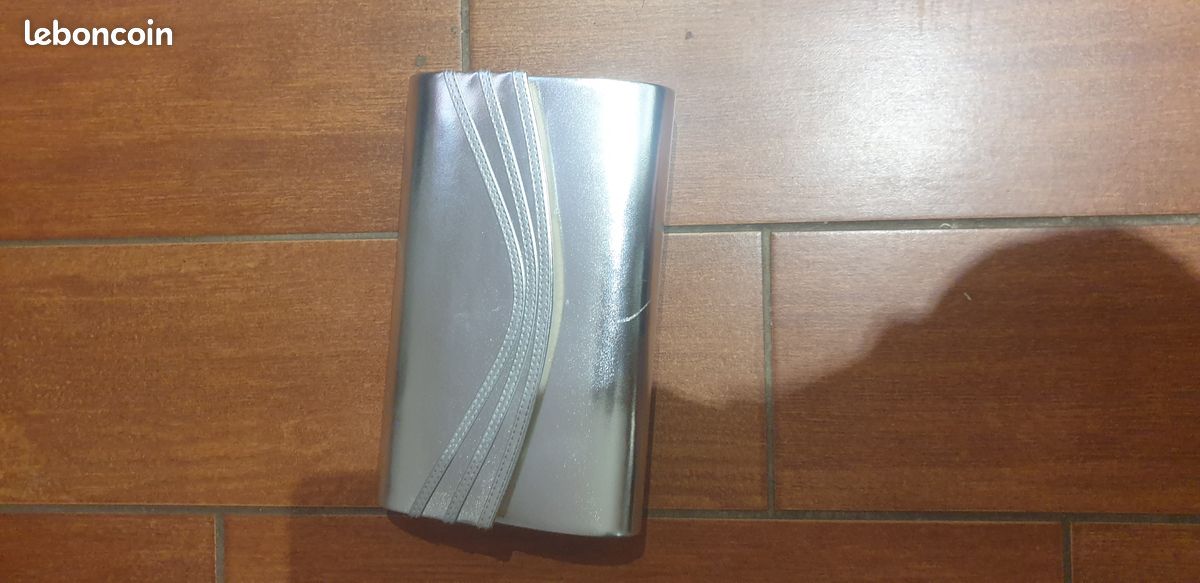 Jolie pochette de soirée argentée (image 1)