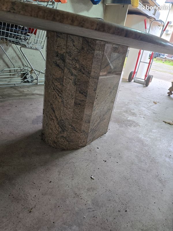 Table de salon en granit (image 1)