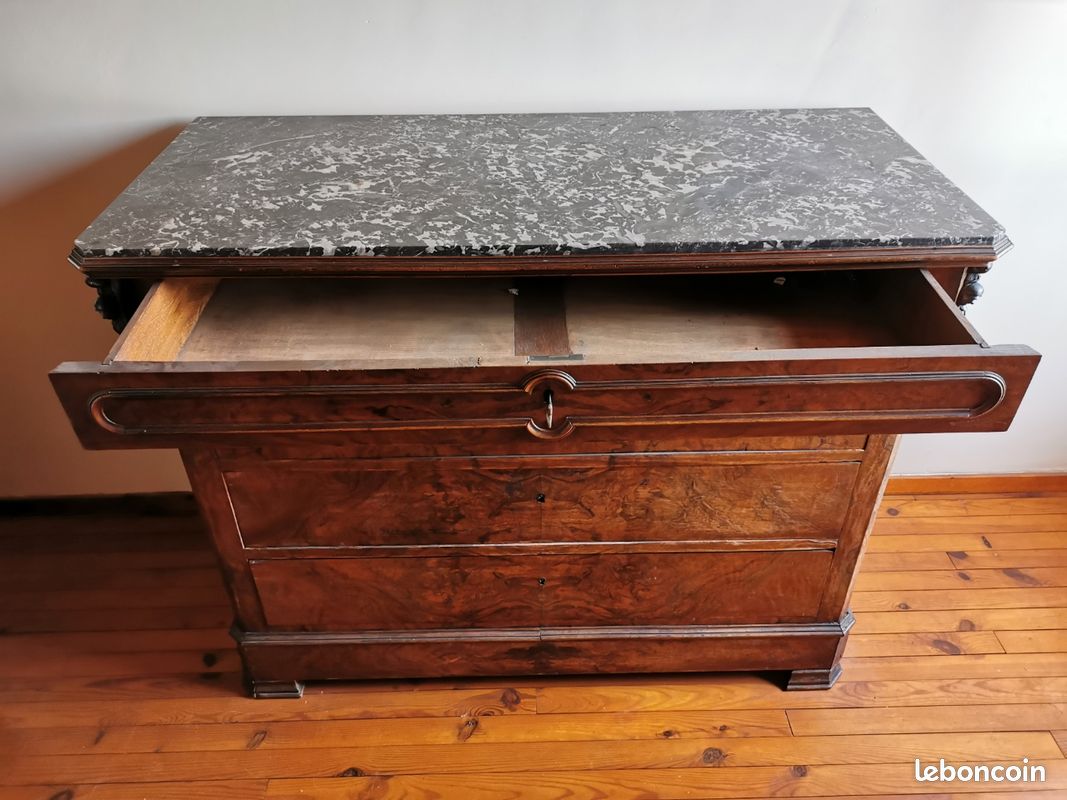 Commode ancienne en bois massif avec plateau en marbre - 4 tiroirs (image 7)