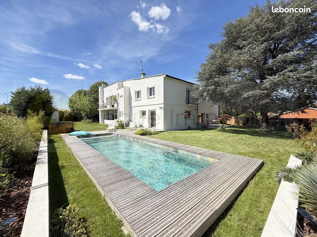 Maison 6 pièces 226 m² · à Brax · 226 m² · 983 000 €