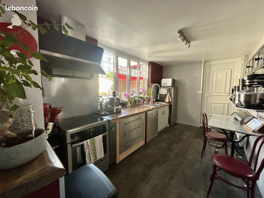 Maison 8 pièces 395 m² · à La Madeleine-de-Nonancourt · 395 m² · 299 000 €