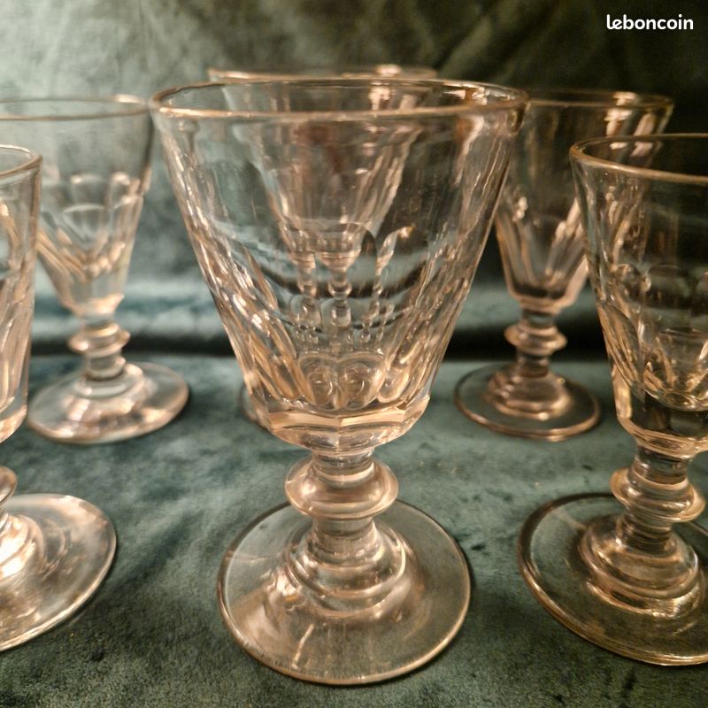Lot De Verres Anciens - Occasion - Décoration Vintage Ou Collection