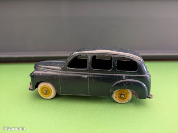 CIJ 3/45 – Renault Prairie Taxi – Miniature Plancher Riveté, En Boîte