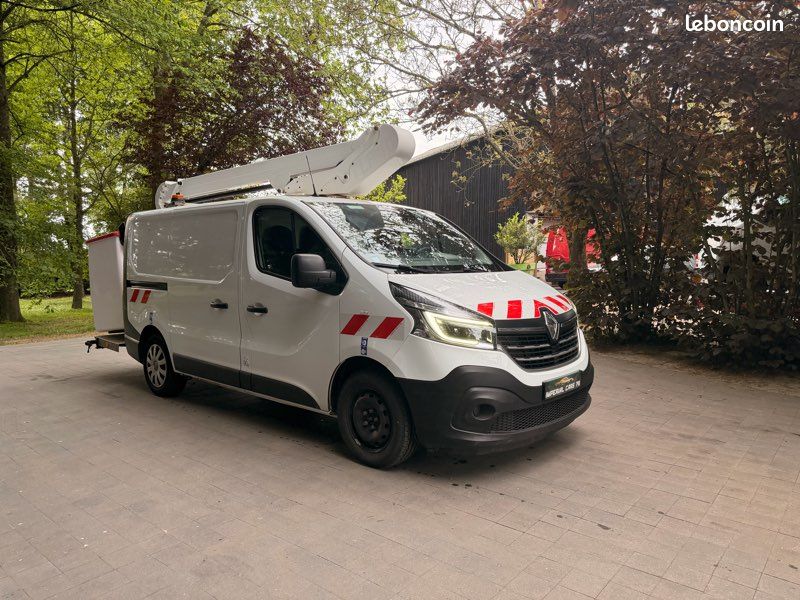 Renault Trafic L1H1 1200 kg dCi 2.0 120 ch NACELLE FGN Confort 2021 – photo 2