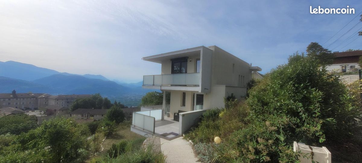 Maison 6 pièces 170 m² · à Corenc · 170 m² · 2 980 €/mois