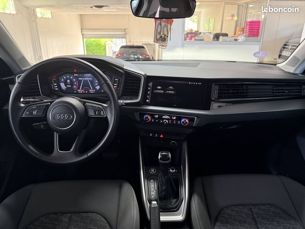 AUDI A1 Sportback 30 TFSI 110 ch S tronic 7 Advanced 2 (image 8)