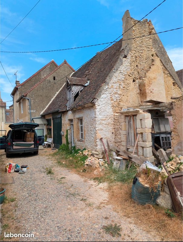 Maison 4 pièces 160 m² · à Saint-Cosme-en-Vairais · 160 m² · 15 000 €