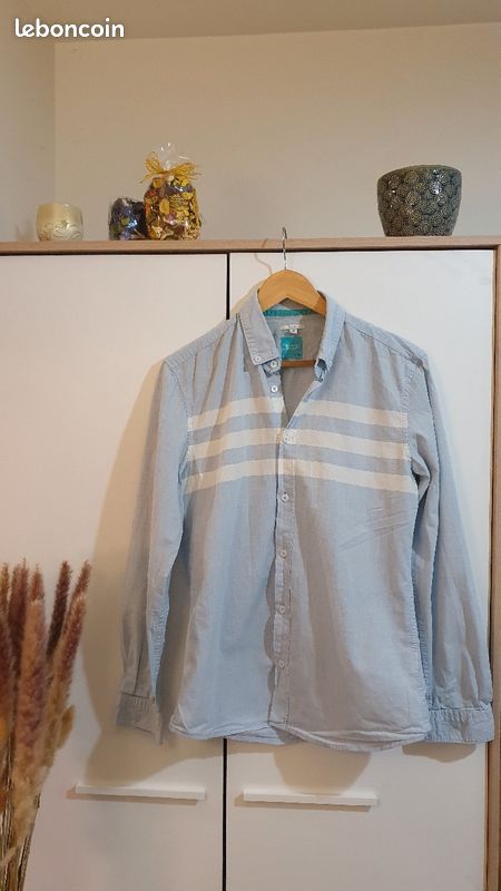 Chemise bleu ciel, élégante et chic. PROMO 5 euros (image 1)