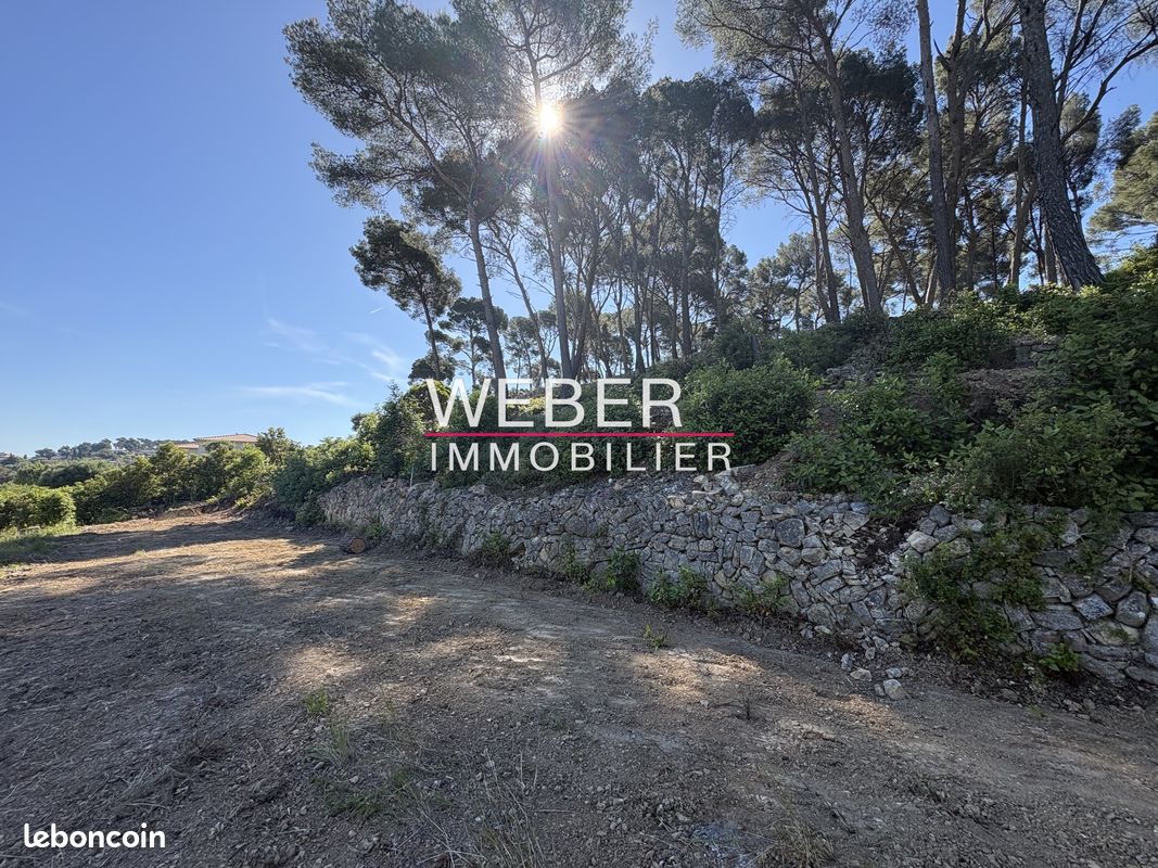 Terrain 6400 m² · à Ollioules · 6 400 m² · 420 000 €