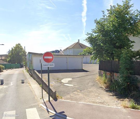 Parking/box 14 m² ST CYR L ECOLE