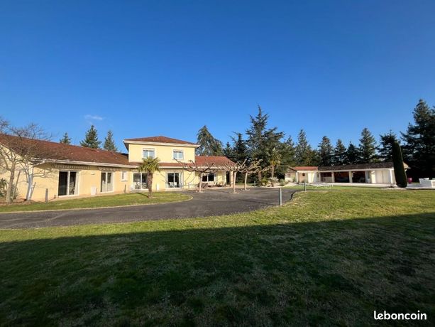 Maison 7 pièces 239 m²