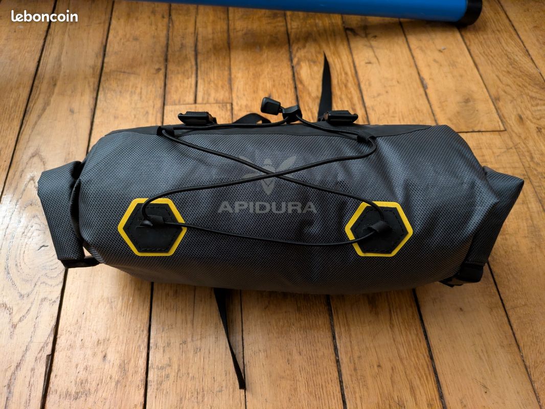 Apidura Expedition Handlebar Pack (9L) (image 5)