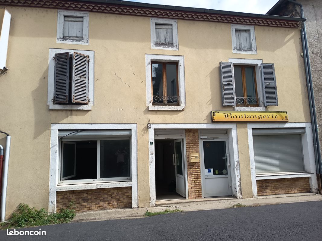 Maison 5 pièces 188 m² · à Sauxillanges · 188 m² · 48 000 €