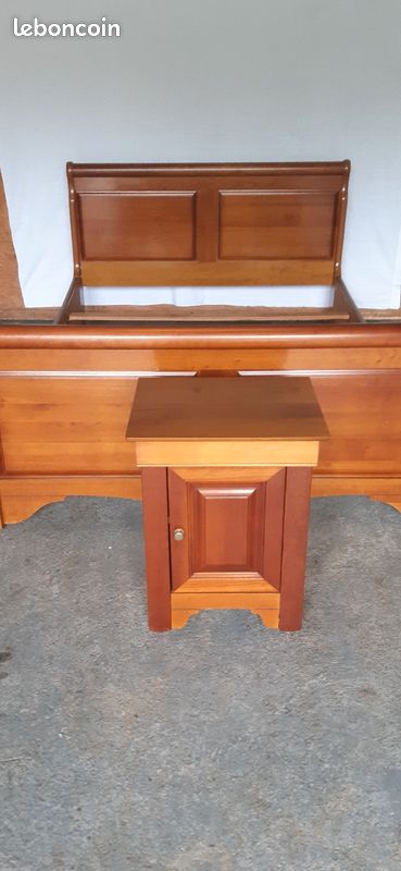 Lit + Table de chevet (image 2)