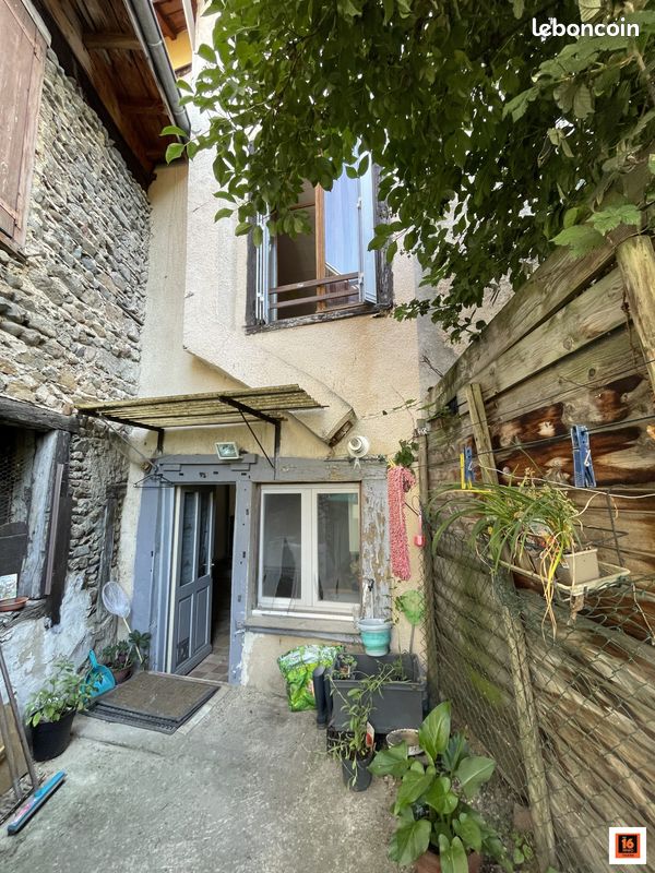 Maison 7 pièces 115 m² · à Thiers · 115 m² · 77 000 €