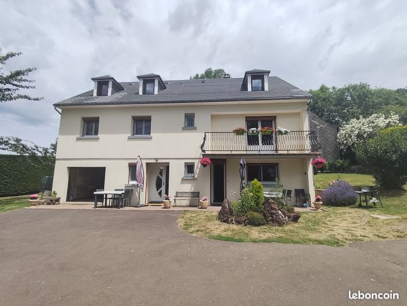Maison 11 pièces 228 m² · à Laqueuille · 228 m² · 240 000 €