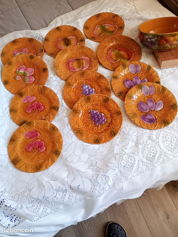 Lot de 11 Assiettes à dessert Signé SALIN FRANCE - Label Emmaüs