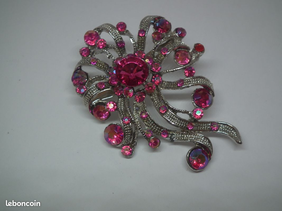 Broche fantaisie tout neuve (image 1)