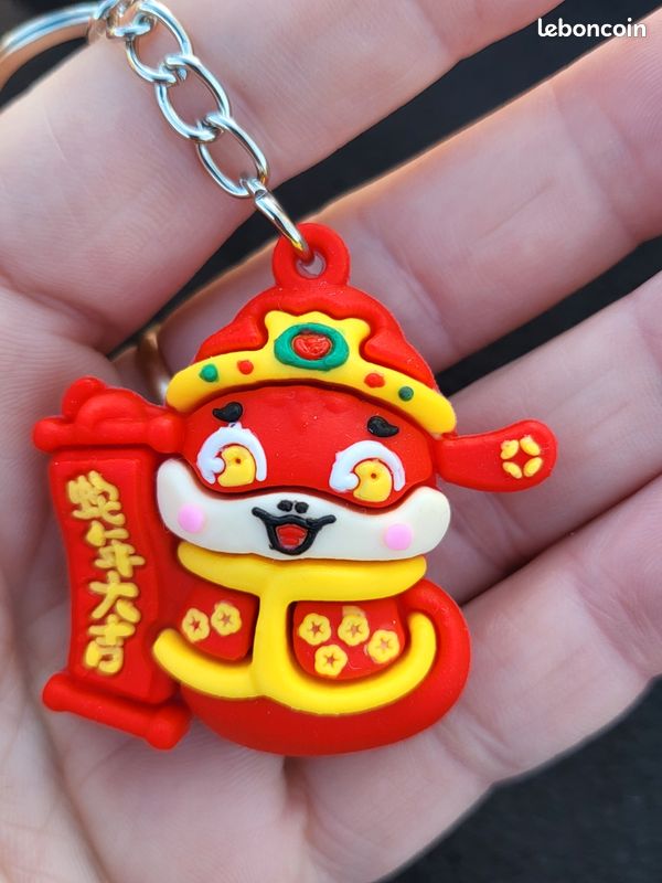 Porte clé serpent asiatique rouge (image 1)