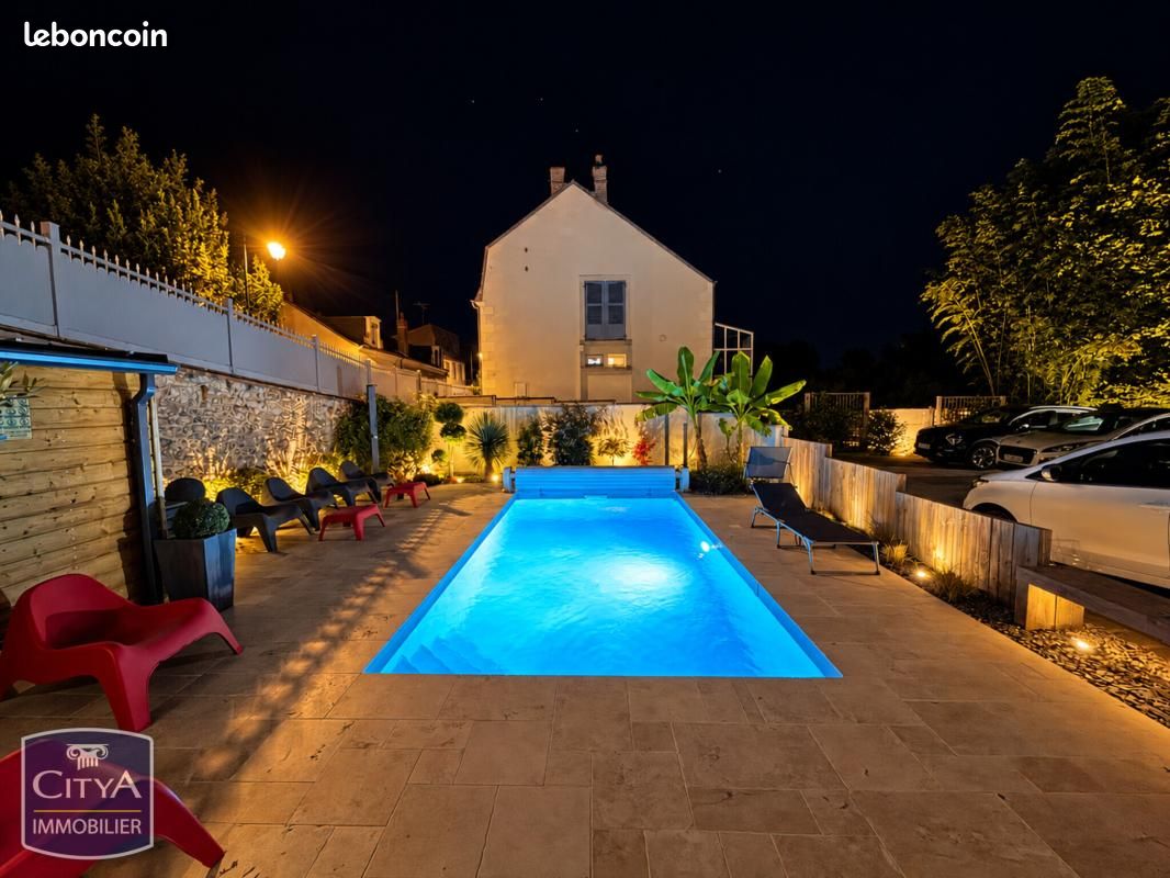 Maison 15 pièces 365 m² · à Bourges · 365 m² · 829 000 €