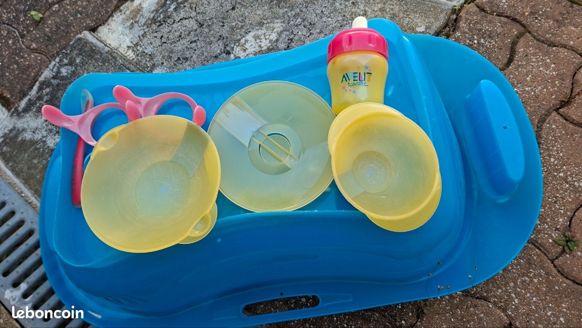 Baignoire Bébé et ustensiles repas (image 3)