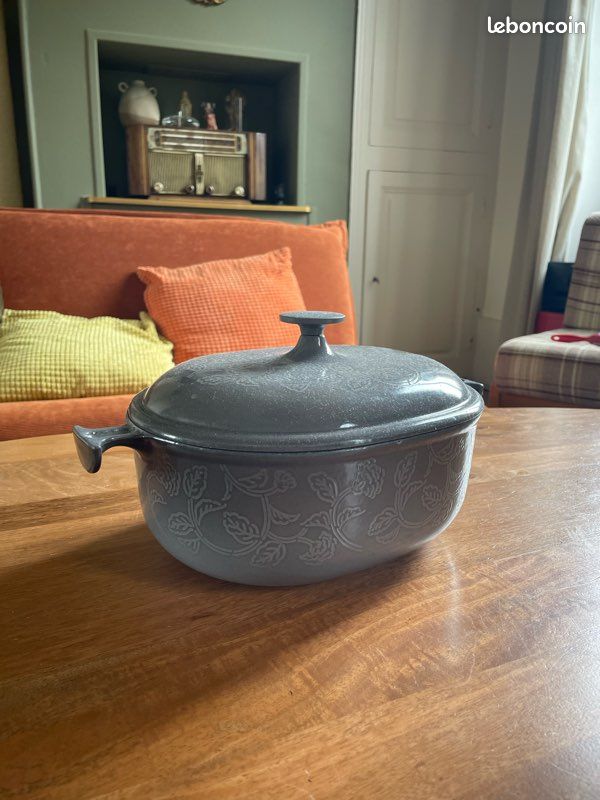 Cocotte le creuset « la mama » décor Fleury (image 1)