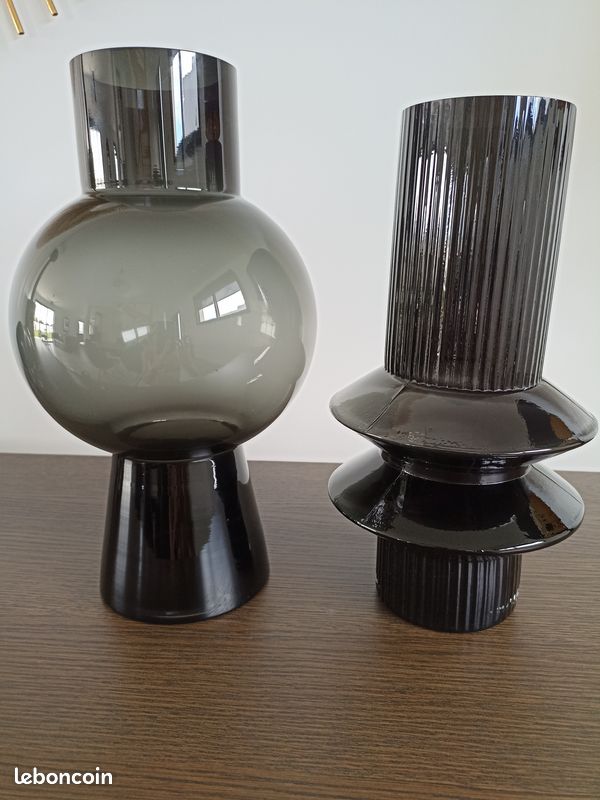 Vases (image 1)