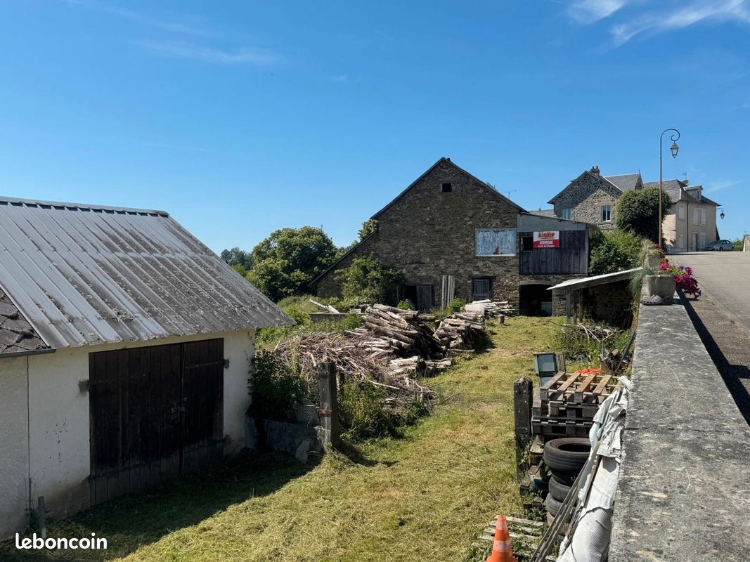 Maison 1 pièce 240 m² · à Condat-sur-Ganaveix · 240 m² · 55 000 €
