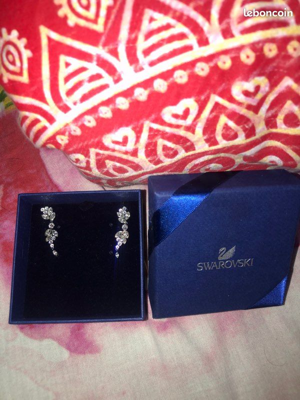 Boucles d’oreilles SWAROVSKI état neuf (image 1)