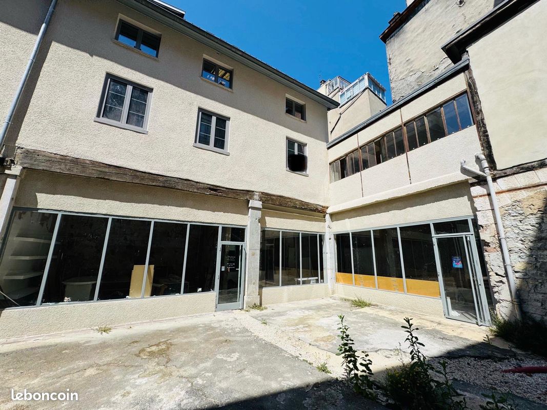 Appartement 3 pièces 118 m² · à Grenoble · 118 m² · 185 000 €