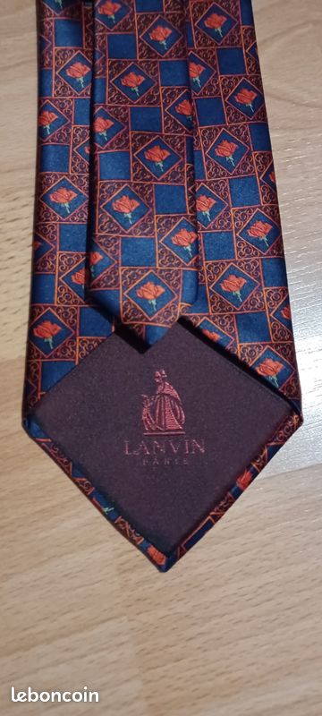 Cravate Et Carré En Soie Lanvin Avec Boîte D'origine - Accessoire élégant Occasion