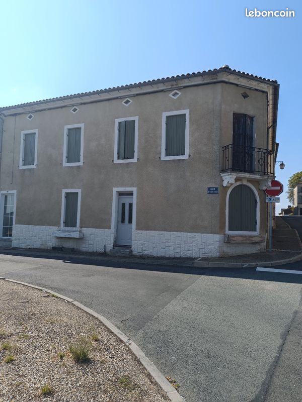 Maison 5 pièces 140 m² · à Villefranche-de-Lonchat · 140 m² · 160 000 €