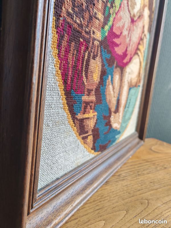 Encadrement Canevas Vintage Vierge à l'Enfant – Broderie Ancienne Fait Main – Cadre en Bois Classique – Tapisserie Religieuse (image 13)