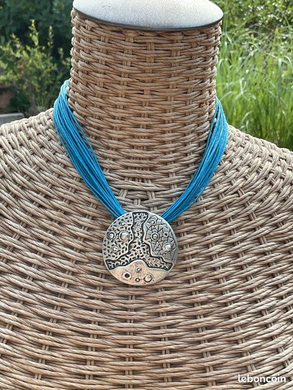 Collier Créateur Argenté - Occasion - Style Broche Ou Pendentif - Sans Marque