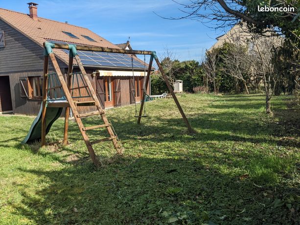 Maison familiale dans un écrin de verdure