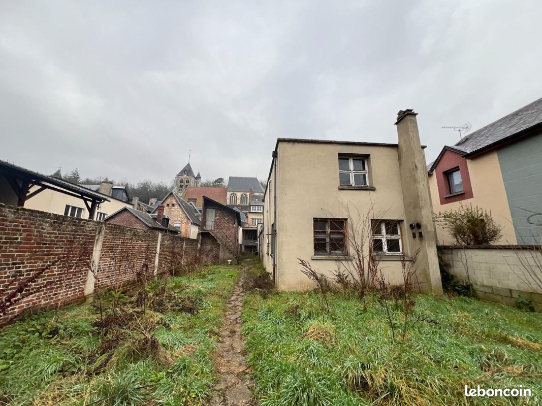 Immeuble 620 m² · à Beaumont-le-Roger · 620 m² · 189 900 €