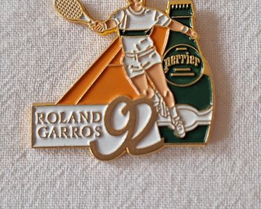 Pin's Roland Garros 1992 – Deschamps Arthus Bertrand – Tennis – Occasion
