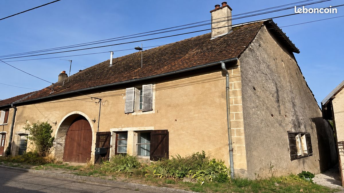 Maison 8 pièces 230 m² · à Besançon · 230 m² · 234 000 €