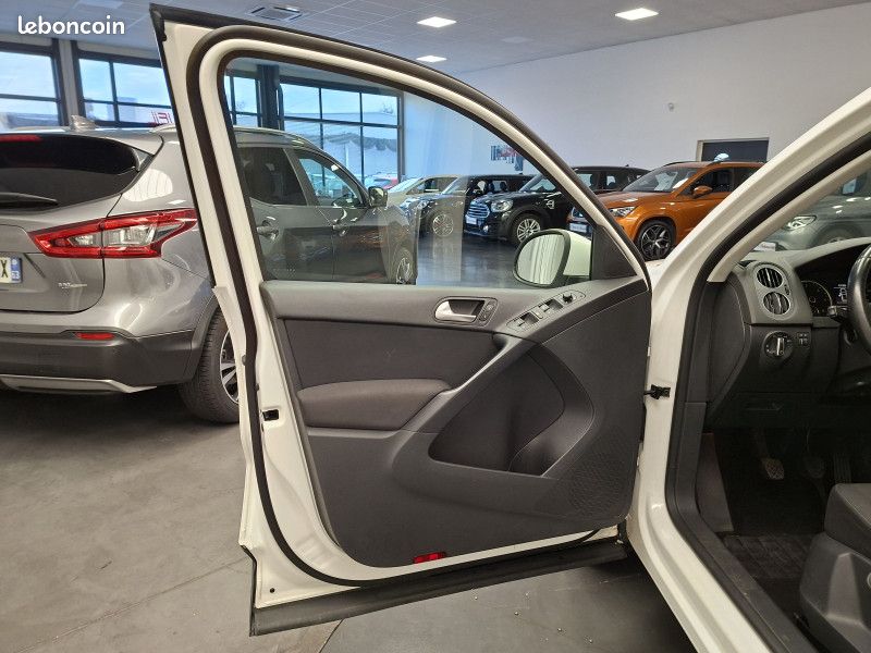Volkswagen TIGUAN 2.0 tdi 110cv Bluemotion Technologie/Apple Car Play/Caméra/Radar/Régulateur (image 25)