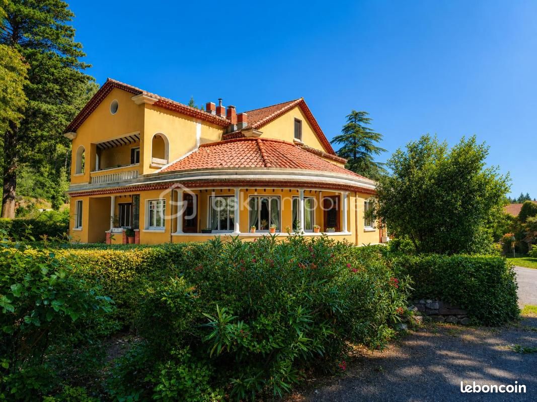 Local commercial 11 pièces 313 m² · à Saint-Pons-de-Thomières · 313 m² · 330 000 €