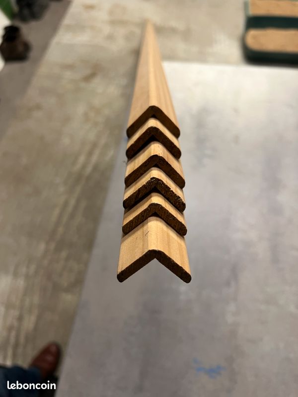 BAGUETTE D'ANGLE PIN 27x27 (image 3)