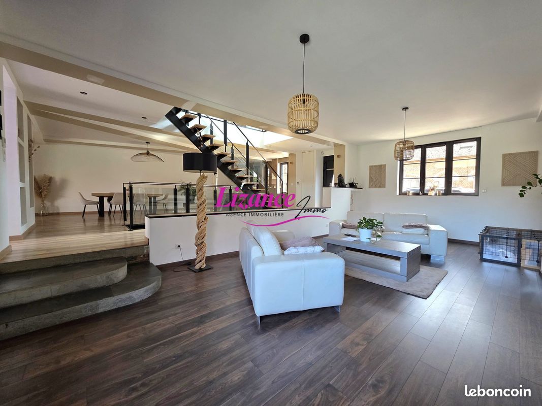 Maison 10 pièces 319 m² · à Vis-en-Artois · 319 m² · 460 000 €