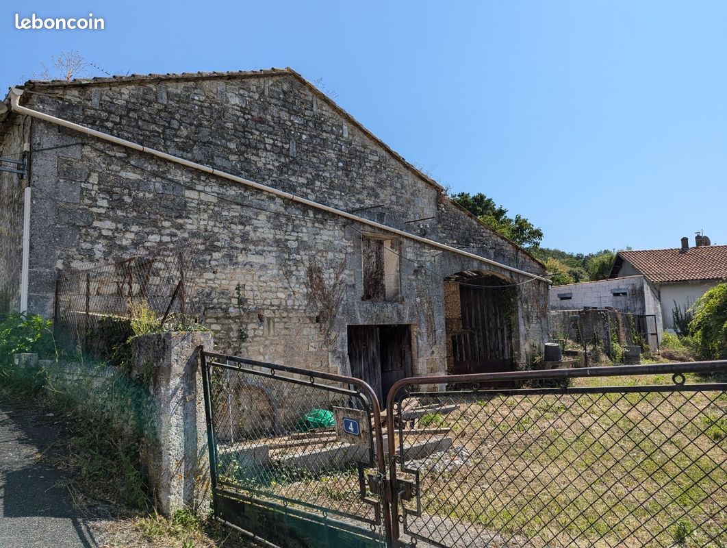 Maison 1 pièce 182 m² · à Mornac · 182 m² · 55 750 €