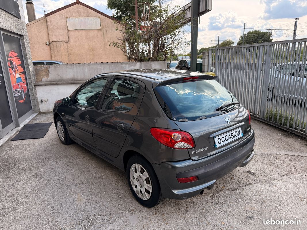 PEUGEOT 206+ 1.4 HDi 70ch BLUE LION Urban pack confort (image 6)