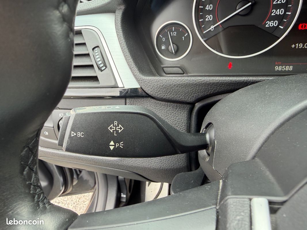 BMW SERIE 3 F30 LCI 318i 2.0L 136 ch M Sport A / TOIT OUVRANT / CUIR / TETE HAUTE (image 41)