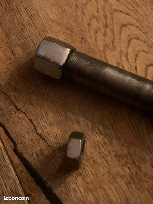Axe de roue avant Harley (image 2)