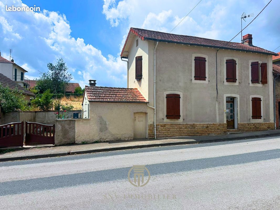 Maison 3 pièces 54 m² · à Saint-Martin-d'Estréaux · 54 m² · 40 000 €
