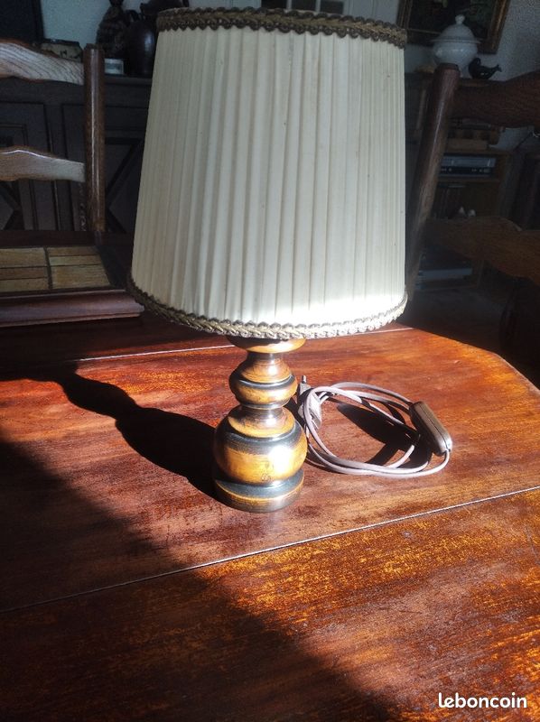 Lampe pied bois (image 1)