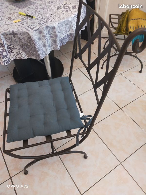 Table avec 4chaises on fer forgé (image 1)